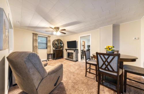 Miller Beach Maison | Spacious 3BR House with Firepit Grill Near Beach