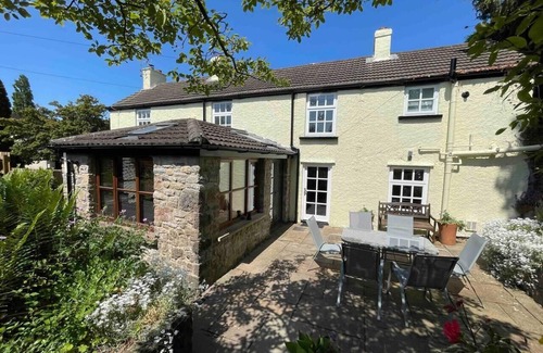 Chepstow Maison | Spacious 3BR in Historic Chepstow, Cottage Garden