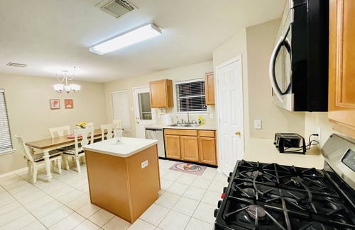 Rosenberg Maison | Spacious 3BR in Rosenberg | w/ 30-Day Discounts!