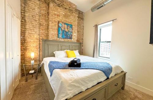 Near South Side Appartement | Spacious 3BR in South Loop 420 Friendly Near McCormick Place, Soldier Field and Lake Front