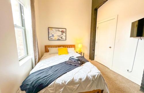 Near South Side Appartement | Spacious 3BR in South Loop 420 Friendly Near McCormick Place, Soldier Field and Lake Front