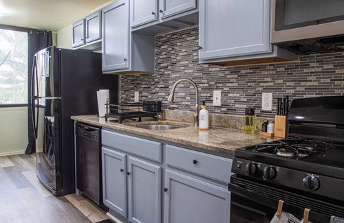 Alexandria West Copropriété | Spacious 3BR Near DC & Old Town w/ Free Parking