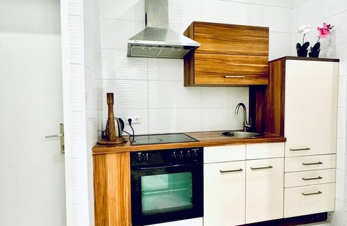 Liesing Appartement | Spacious 3BR Near Kaufpark Alterlaa