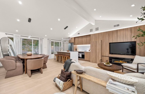 East Durham Maison | Hot Tub - 9 Min to Zoom Flume Waterpark