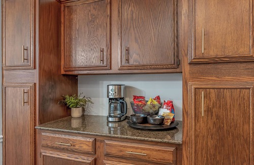 Shreveport Maison | Spacious 3BR Retreat Near Golf Course – Cozy & Convenient Stay in Shreveport!