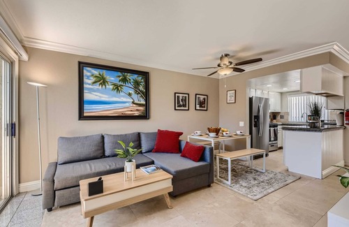 East Side Costa Mesa Copropriété | Spacious 3BR/Yard/BBQ/Games/Free Parking! (0R2)