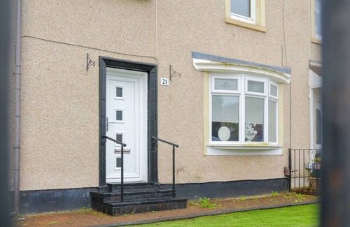 Bellshill Maison | Spacious 4-Bed Home Near Glasgow | Free Parking & Garden