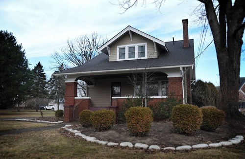 Avon Lake Maison | Spacious 4-bdrm house & Lake view sitting area in backyard & lake access nearby