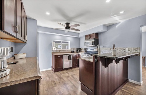 Old Brooklyn Maison | Spacious 4-bdrm house in Cleveland with Pool table, King Bed, and chefs kitchen