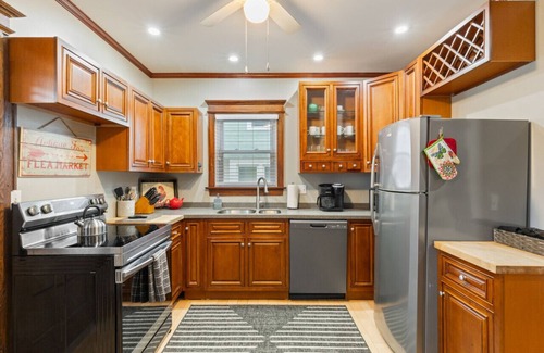 Rochester Maison | Spacious 4 BDRM w/Onsite Parking & A/C!