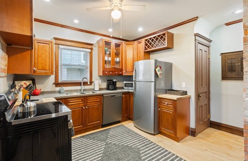 Rochester Maison | Spacious 4 BDRM w/Onsite Parking & A/C!