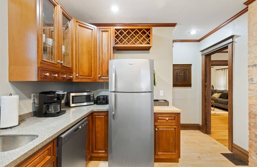 Rochester Maison | Spacious 4 BDRM w/Onsite Parking & A/C!