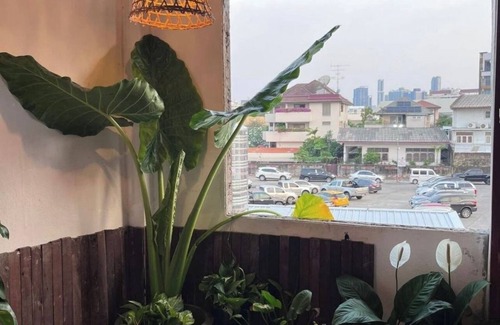 Wattana Maison | Spacious 4-bedroom townhome in lovely Prakanong Wattana with WiFi, AC.