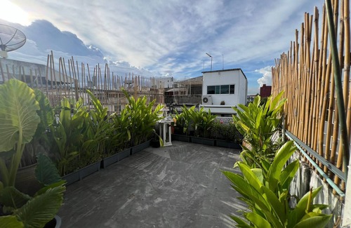Wattana Maison | Spacious 4-bedroom townhome in lovely Prakanong Wattana with WiFi, AC.