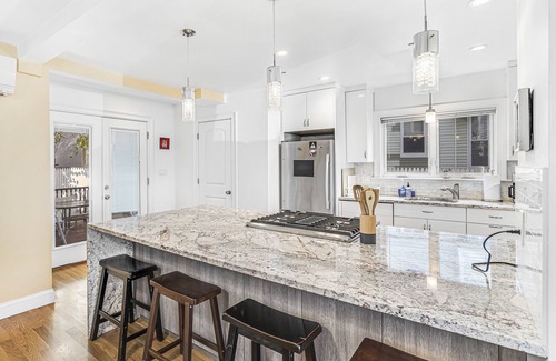 Allston Maison | Maison de ville spacieuse avec 3 chambres et 2 salles de bains avec parking GRATUIT, Animaux OK