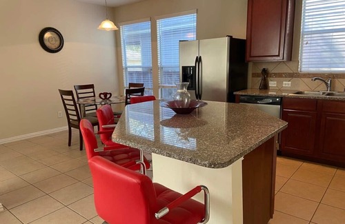 Sterling Ridge Maison | Spacious 4 bed/2.5 bath House in Spring, Texas