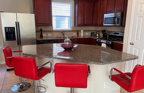 Sterling Ridge Maison | Spacious 4 bed/2.5 bath House in Spring, Texas