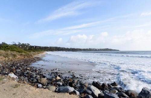 Bridport Maison | Spacious 4-Bed Coastal Retreat with Ocean Views
