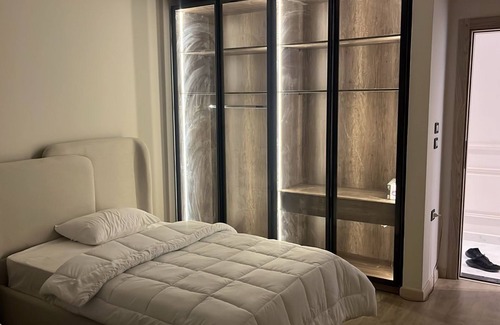 Al-'Umraniyah Appartement | Spacious 4-bedroom apartment in fabulous Giza Governorate with AC, WiFi
