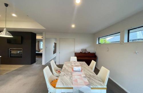 Halswell Maison | Spacious 4 Bed Family Home