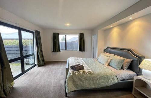 Halswell Maison | Spacious 4 Bed Family Home
