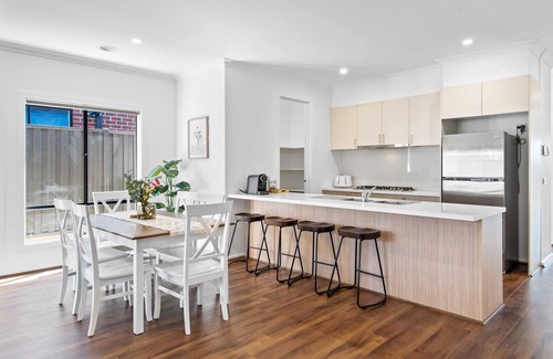 Truganina Maison | Spacious 4-Bed Family Home in Peaceful Spot