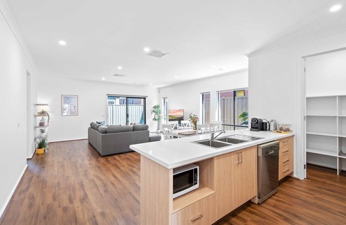 Truganina Maison | Spacious 4-Bed Family Home in Peaceful Spot