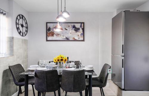 Custom House Appartement | Spacious, 4 bed, Garden, Parking, ExCel London