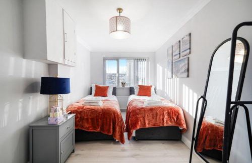Custom House Appartement | Spacious, 4 bed, Garden, Parking, ExCel London