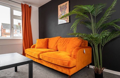 North Hykeham Maison | Spacious 4-Bed House with Parking Near City Centre