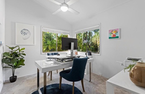 Currumbin Waters Maison | Spacious 4-bed Home with Waterfront Pontoon