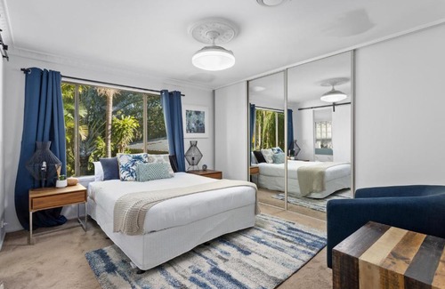 Currumbin Waters Maison | Spacious 4-bed Home with Waterfront Pontoon
