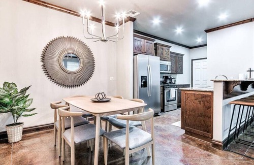 Central Oklahoma City Maison | Spacious 4 Bed House With King Bed & Playground