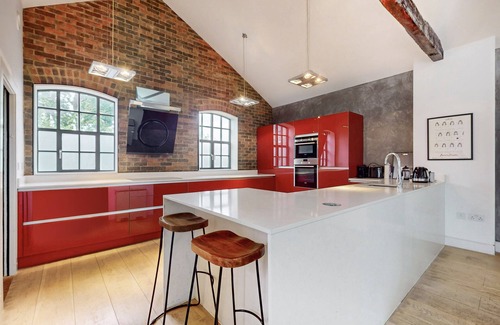 Mile End Maison | Spacious 4 Bed Home - 5 min walk to 2 Stations