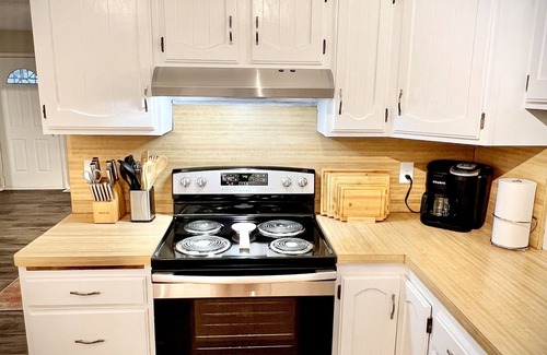 South Bend Maison | Spacious 4-bed home just 2 miles to ND
