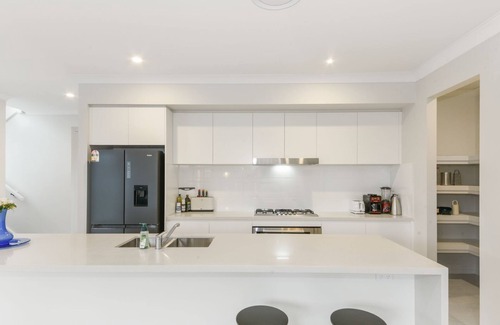 Box Hill Maison | Spacious 4-Bed Home Near Rouse Hill & Attractions