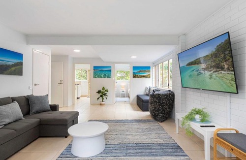 Shelly Beach Maison | Spacious 4-Bed House Metres from Beach