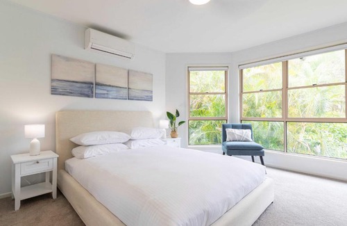 Shelly Beach Maison | Spacious 4-Bed House Metres from Beach