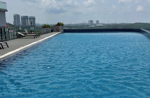 Medini Appartement | Spacious 4-bedroom apartment 1725 in Medini. Just 10mins walk to legoland.