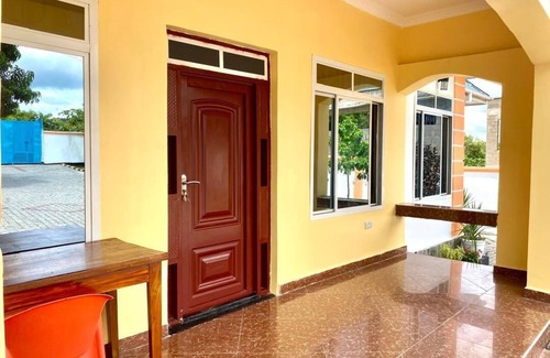 Kisutu Maison | Spacious 4-bedroom house in gorgeous Dar es Salaam with Wi-Fi, AC