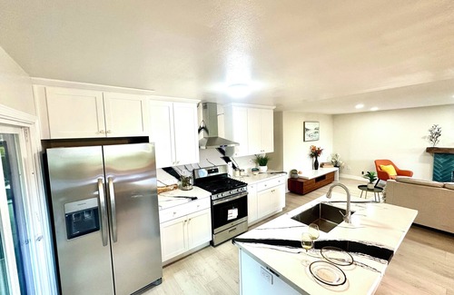 Shoreline West Maison | Spacious 4-bedroom house in cool Mountain View with WiFi