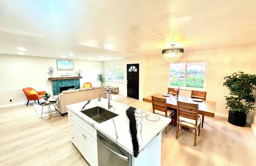 Shoreline West Maison | Spacious 4-bedroom house in cool Mountain View with WiFi