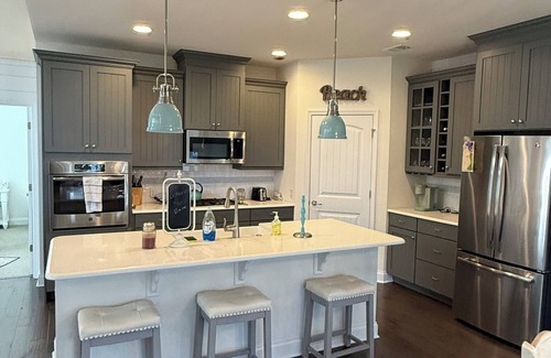 Lewes Maison | Spacious 4-bedroom 3-1/2 bath house in lovely Lewes with Indoor and Outdoor Pool