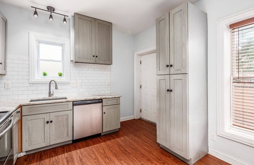 Olde Towne East Maison | Spacious 4-bedroom 3 baths in 2 story townhome in Old Towne East w/ Game Room