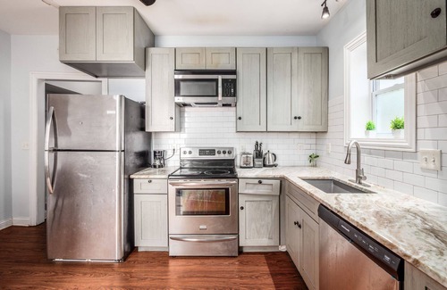 Olde Towne East Maison | Spacious 4-bedroom 3 baths in 2 story townhome in Old Towne East w/ Game Room