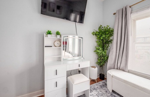 Olde Towne East Maison | Spacious 4-bedroom 3 baths in 2 story townhome in Old Towne East w/ Game Room