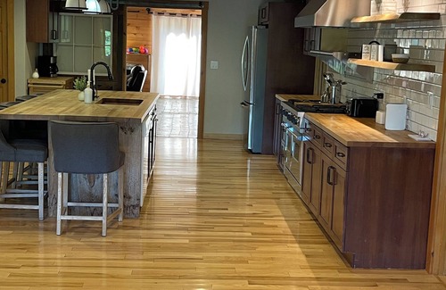 Gilford Maison | Spacious 4-bedroom 3 bathrooms house in lovely Gilford NH Boating, Skiing,Hiking