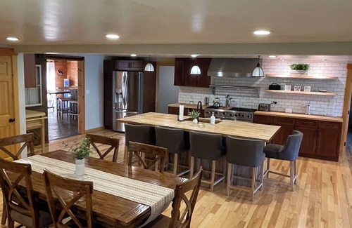 Gilford Maison | Spacious 4-bedroom 3 bathrooms house in lovely Gilford NH Boating, Skiing,Hiking