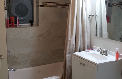 North Kenwood Appartement | Rénové 4 chambres 2 salles de bain près du lac