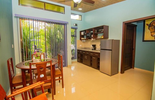 Monterrey Appartement | Spacious 4-bedroom apartments with pool, 2 hot tubs near La Fortuna Costa Rica